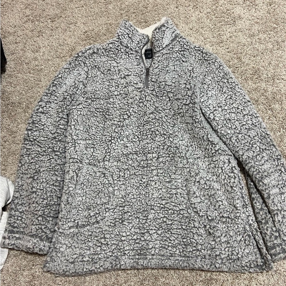 Fuzzy pullover - size L